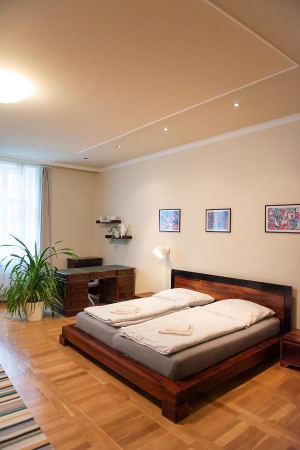 Velky Apartman Apartment Bratislava Luaran gambar